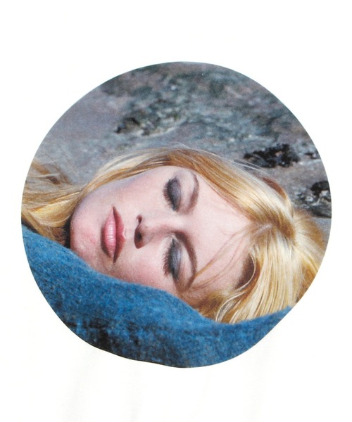 L.H.P（エルエイチピー）の「LittleSunnyBite/リトルサニーバイト/Brigitte Bardot x little sunny bite Photo big sweat（スウェット・レディース・ホワイト/ブラック/ブルー・SMALL/MEDIUM）」の15枚目の写真