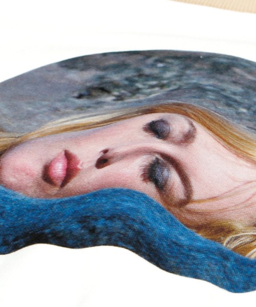 L.H.P（エルエイチピー）の「LittleSunnyBite/リトルサニーバイト/Brigitte Bardot x little sunny bite Photo big sweat（スウェット・レディース・ホワイト/ブラック/ブルー・SMALL/MEDIUM）」の18枚目の写真