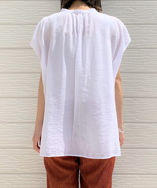 Q（キュー）の「シアーレーヨンスキッパーシャツ（シャツ/ブラウス・レディース・ブラック/アイボリー/マスタード/ラベンダー/ベージュ・MEDIUM）」の16枚目の写真