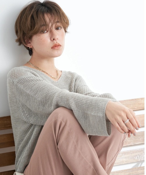 earth music&ecology(アースミュージックアンドエコロジー)の「スラブVネックニットプルオーバー(ニット/セーター・レディース・グリーン系その他3/ライトピンク/ベージュ/ライトグレー・FREE)」の5枚目の写真