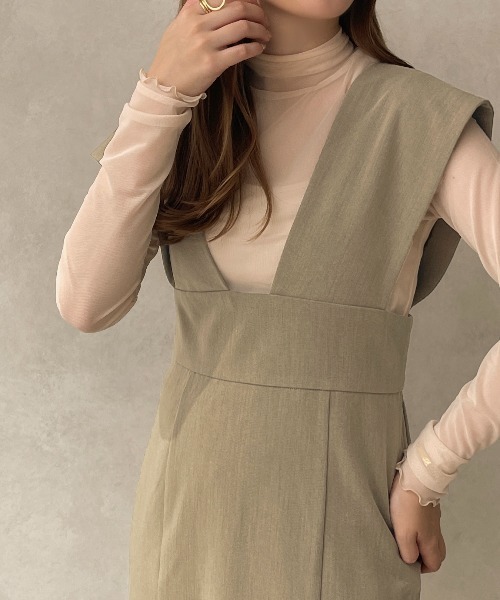 apres jour clair（アプレジュールクレア）の「【apres jour clair】Vネックジャンスカ 【ZOZOTOWN限定アイテム】（ジャンパースカート・レディース・グレイッシュベージュ/ダークブラウン/ベージュ・X-LARGE/フリー）」の2枚目の写真