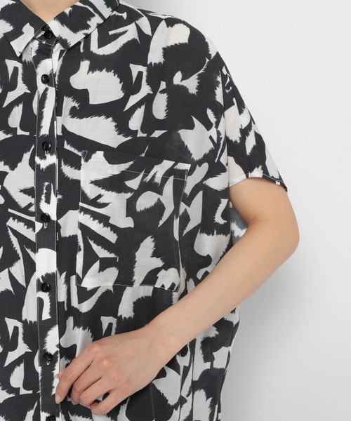 PAGEBOY（ページボーイ）の「キカプリントポンチョシャツ（シャツ/ブラウス・レディース・ブラック/グリーン系その他・FREE）」の4枚目の写真