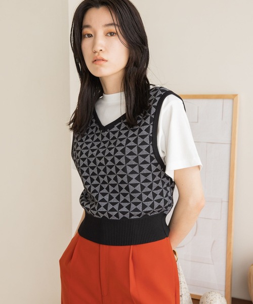 LOWRYS FARM(ローリーズファーム)の「ジオメトリック柄ビスチェ 282848(ベスト・レディース・ブラック/ブラウン/ブルー・FREE)」の2枚目の写真