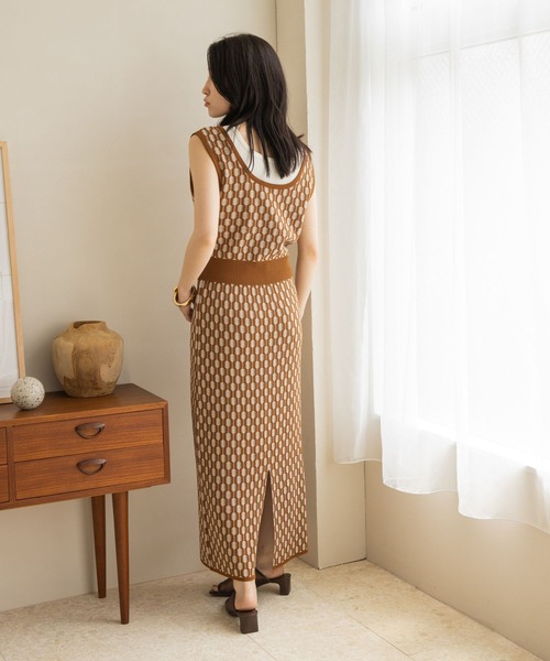 LOWRYS FARM(ローリーズファーム)の「ジオメトリック柄ビスチェ 282848(ベスト・レディース・ブラック/ブラウン/ブルー・FREE)」の7枚目の写真