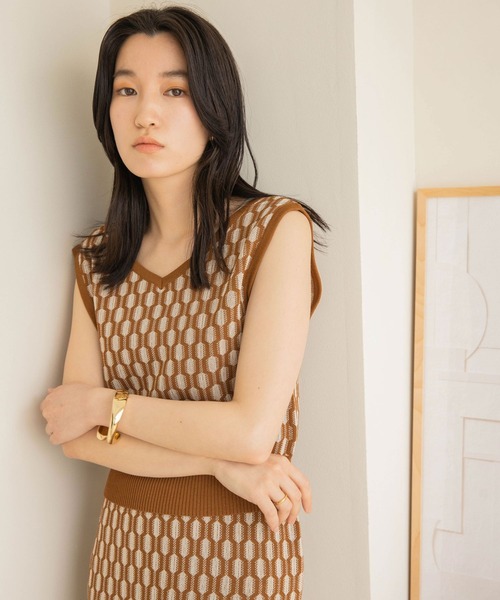 LOWRYS FARM(ローリーズファーム)の「ジオメトリック柄ビスチェ 282848(ベスト・レディース・ブラック/ブラウン/ブルー・FREE)」の8枚目の写真