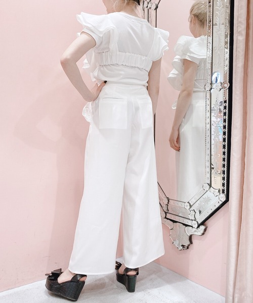 lilLilly(リルリリー)の「フリルワイドサロペット(サロペット/オーバーオール・レディース・ホワイト/ブラック/ベージュ・SMALL/MEDIUM)」の9枚目の写真