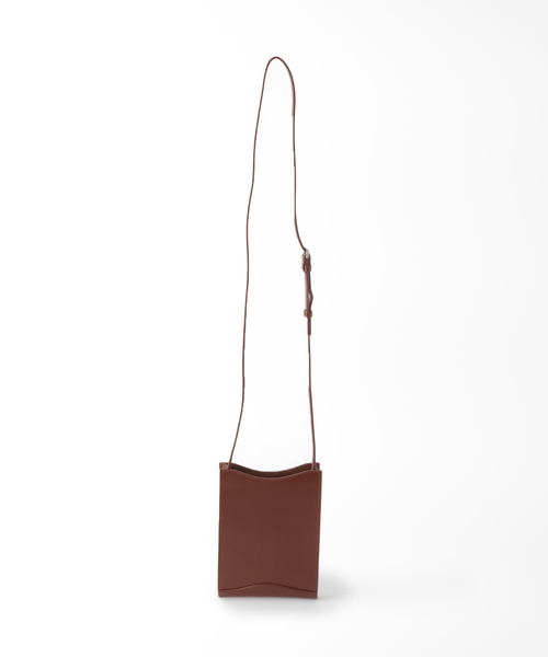 EDIFICE（エディフィス）の「【A.P.C. / アー ペー セー】 NECK POUCH JAMIE レザーショルダー（クラッチバッグ・メンズ・ブラック/ブラウン系その他・FREE）」の10枚目の写真