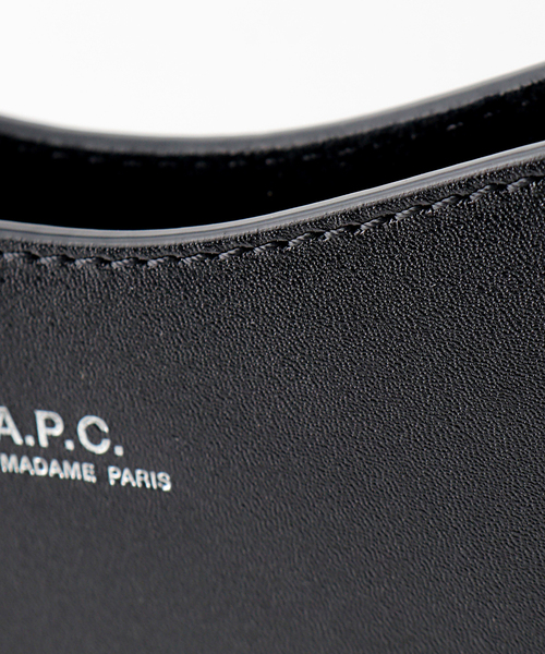 EDIFICE（エディフィス）の「【A.P.C. / アー ペー セー】 NECK POUCH JAMIE レザーショルダー（クラッチバッグ・メンズ・ブラック/ブラウン系その他・FREE）」の4枚目の写真