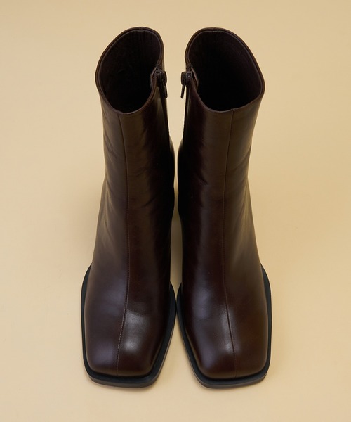 LANVIN en Bleu(ランバンオンブルー)の「【VERY掲載】バイカラーヒールショートブーツ(ブーツ・レディース・ブラック/ダークブラウン・S(22.5cm)/M(23.5cm)/L(24.5cm))」の4枚目の写真