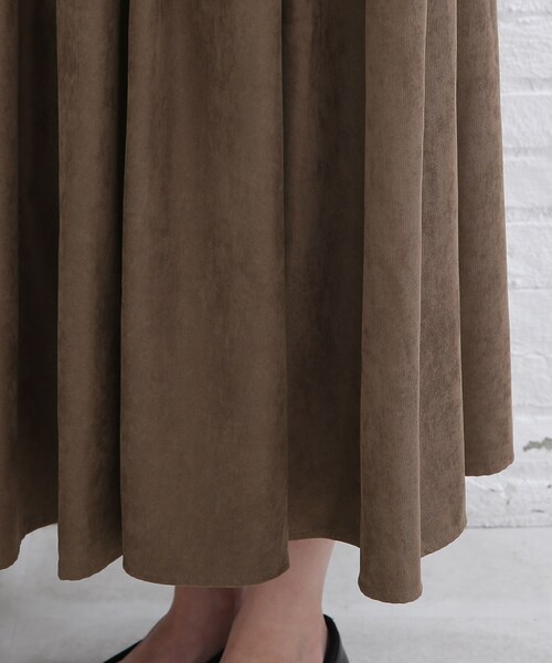 SHOO・LA・RUE(シューラルー)の「◆【ウエストが全部ゴム!】マイクロコール スカート(スカート・レディース・アイボリー/ブラック/ダークグリーン/マスタード/ブラウン系その他・00)」の6枚目の写真