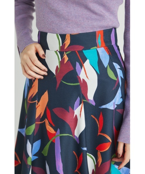 rienda（リエンダ）の「ツイストカットフレアスカート（スカート・レディース・ブラック/ベージュ系その他/ホワイト系その他/ブルー系その他3・SMALL/MEDIUM）」の19枚目の写真