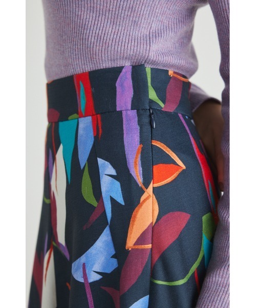 rienda（リエンダ）の「ツイストカットフレアスカート（スカート・レディース・ブラック/ベージュ系その他/ホワイト系その他/ブルー系その他3・SMALL/MEDIUM）」の21枚目の写真