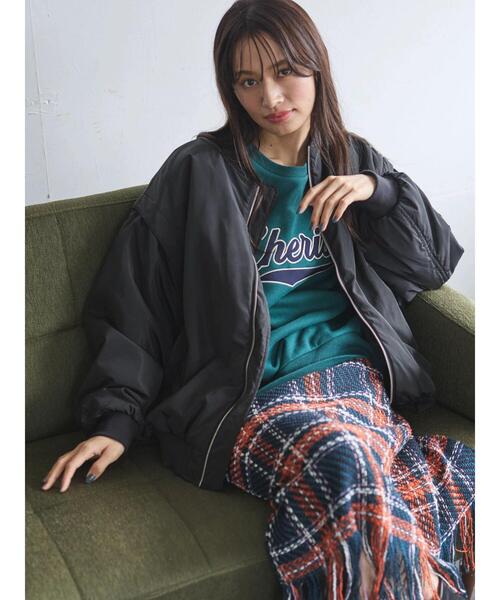 RAY CASSIN FAVORI（レイカズンフェバリ）の「・RAY CASSIN サテンロゴ刺繍スウェット＊（スウェット・レディース・アイボリー/ボルドー/グリーン/ブラック・FREE）」の5枚目の写真