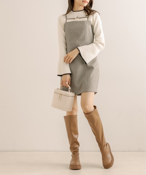 OLIVE des OLIVE（オリーブデオリーブ）の「胸刺繍プチハイフレア袖ニット（ニット/セーター・レディース・オフホワイト/ブラック/ブラウン・FREE）」の4枚目の写真