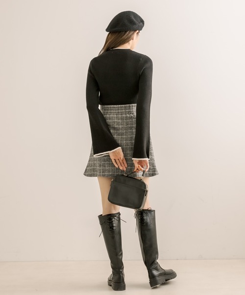 OLIVE des OLIVE（オリーブデオリーブ）の「胸刺繍プチハイフレア袖ニット（ニット/セーター・レディース・オフホワイト/ブラック/ブラウン・FREE）」の14枚目の写真