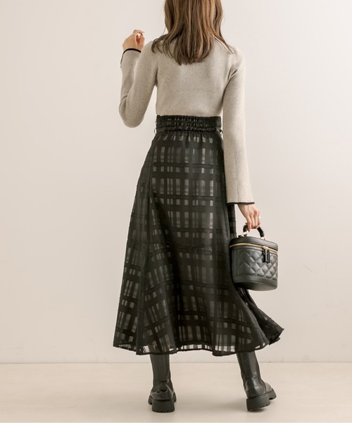 OLIVE des OLIVE（オリーブデオリーブ）の「胸刺繍プチハイフレア袖ニット（ニット/セーター・レディース・オフホワイト/ブラック/ブラウン・FREE）」の20枚目の写真