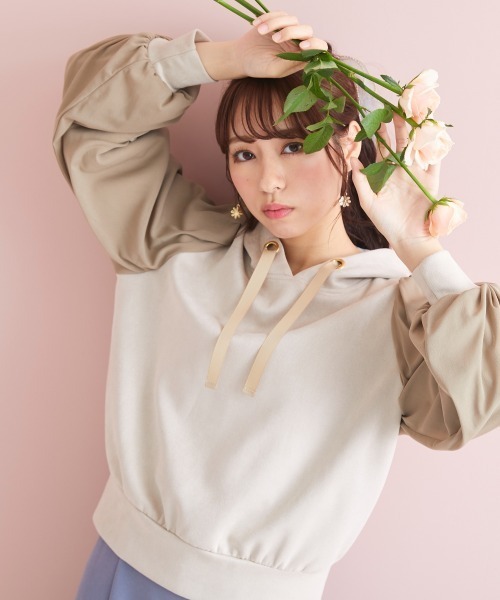 marun（マルン）の「＜大きいサイズ＞ チュール袖スエードポンチフードパーカートップス marun（パーカー・レディース・パープル/ベージュ系・LL/L/3L/4L/5L）」の2枚目の写真