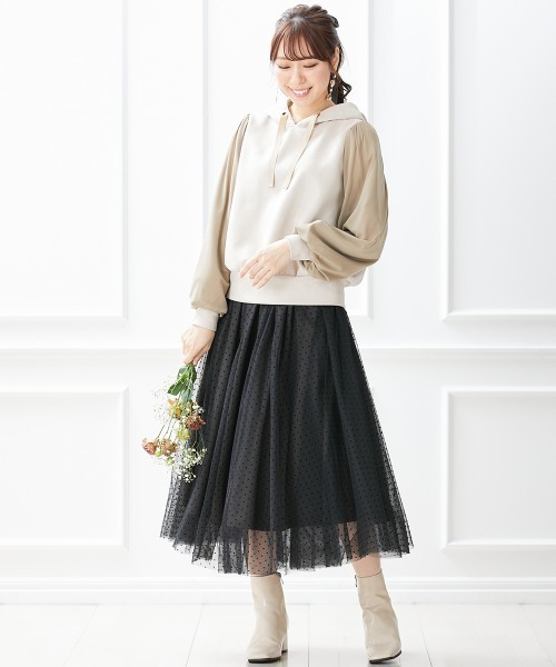 marun（マルン）の「＜大きいサイズ＞ チュール袖スエードポンチフードパーカートップス marun（パーカー・レディース・パープル/ベージュ系・LL/L/3L/4L/5L）」の6枚目の写真