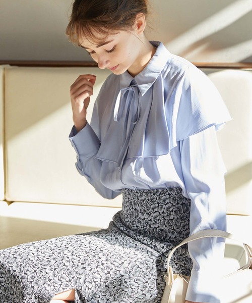 archives(アルシーヴ)の「ケープカラー付ピンタックブラウス(シャツ/ブラウス・レディース・オフホワイト/ブルー/グリーン・MEDIUM)」の3枚目の写真