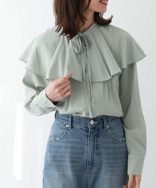 archives(アルシーヴ)の「ケープカラー付ピンタックブラウス(シャツ/ブラウス・レディース・オフホワイト/ブルー/グリーン・MEDIUM)」の2枚目の写真