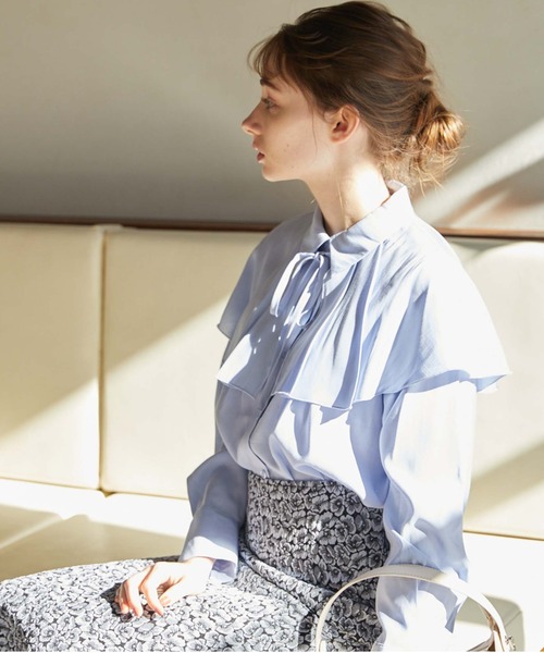 archives(アルシーヴ)の「ケープカラー付ピンタックブラウス(シャツ/ブラウス・レディース・オフホワイト/ブルー/グリーン・MEDIUM)」の16枚目の写真