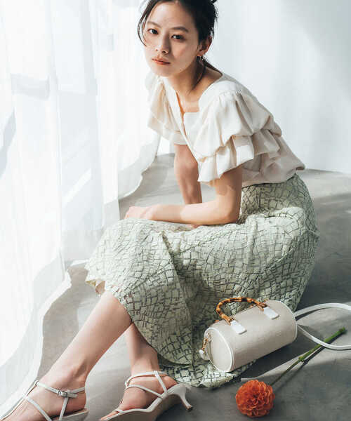 NATURAL BEAUTY BASIC(ナチュラルビューティーベーシック)の「◇ボリュームバルーンスリーブブラウス(シャツ/ブラウス・レディース・ネイビー/オフホワイト/ブラウン・SMALL/MEDIUM)」の6枚目の写真