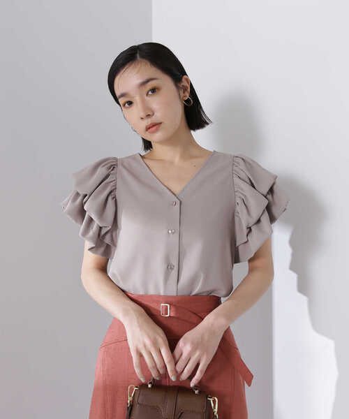 NATURAL BEAUTY BASIC(ナチュラルビューティーベーシック)の「◇ボリュームバルーンスリーブブラウス(シャツ/ブラウス・レディース・ネイビー/オフホワイト/ブラウン・SMALL/MEDIUM)」の3枚目の写真