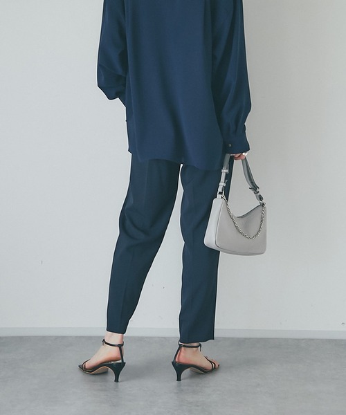 RIVE DROITE（リヴドロワ）の「裏地がなくても安心の生地感/ツイルドロストテーパードパンツ（その他パンツ・レディース・ネイビー/グリーン/オフホワイト・38/36）」の7枚目の写真