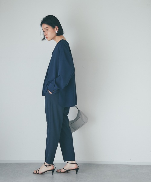 RIVE DROITE（リヴドロワ）の「裏地がなくても安心の生地感/ツイルドロストテーパードパンツ（その他パンツ・レディース・ネイビー/グリーン/オフホワイト・38/36）」の17枚目の写真