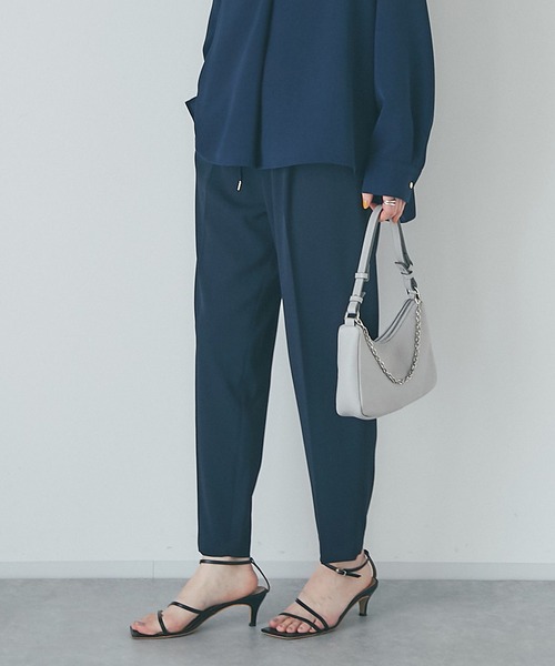 RIVE DROITE（リヴドロワ）の「裏地がなくても安心の生地感/ツイルドロストテーパードパンツ（その他パンツ・レディース・ネイビー/グリーン/オフホワイト・38/36）」の9枚目の写真