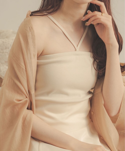 Ambre Neige(アンブルネージュ)の「【カップ付き】ホルターネックキャミソール/【WEB/EC限定商品】(キャミソール・レディース・ブラック/アイボリー・FREE)」の1枚目の写真