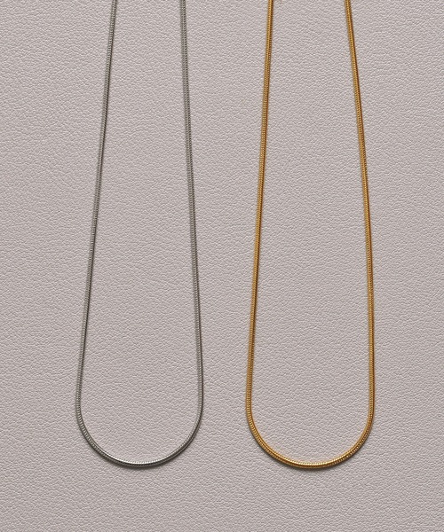 voov（ブーブ）の「【金属アレルギー対応】細スネークシンプルサージカルステンレスネックレス（ネックレス・レディース・シルバー/ゴールド・フリー）」の4枚目の写真