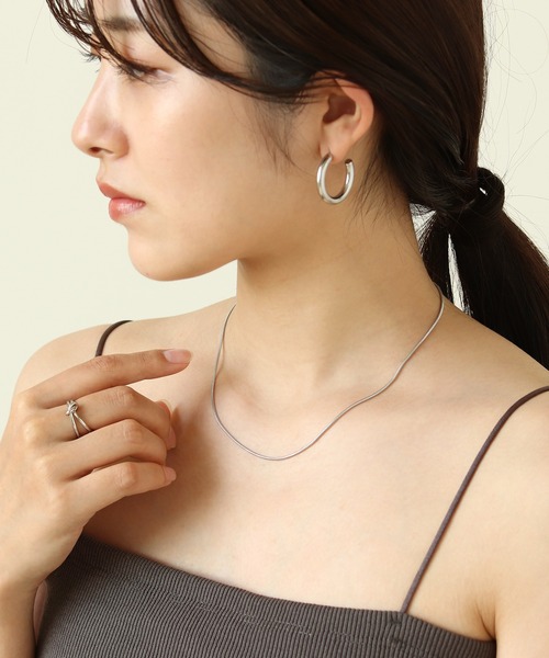 voov（ブーブ）の「【金属アレルギー対応】細スネークシンプルサージカルステンレスネックレス（ネックレス・レディース・シルバー/ゴールド・フリー）」の5枚目の写真