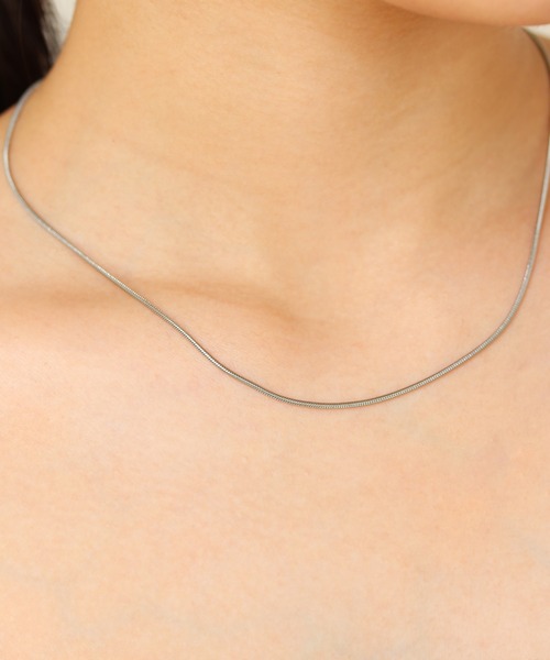 voov（ブーブ）の「【金属アレルギー対応】細スネークシンプルサージカルステンレスネックレス（ネックレス・レディース・シルバー/ゴールド・フリー）」の8枚目の写真
