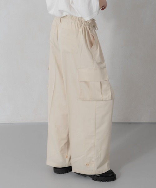 ONCILY(オンシェリー)の「WIDE STRAIGHT MILITARY CARGO PANTS / ワイドストレートミリタリーカーゴパンツ(カーゴパンツ・メンズ・アイボリー/ブルーグリーン/ブラック・LARGE/MEDIUM/SMALL)」の2枚目の写真