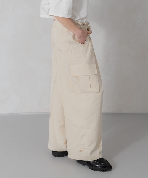 ONCILY(オンシェリー)の「WIDE STRAIGHT MILITARY CARGO PANTS / ワイドストレートミリタリーカーゴパンツ(カーゴパンツ・メンズ・アイボリー/ブルーグリーン/ブラック・LARGE/MEDIUM/SMALL)」の7枚目の写真