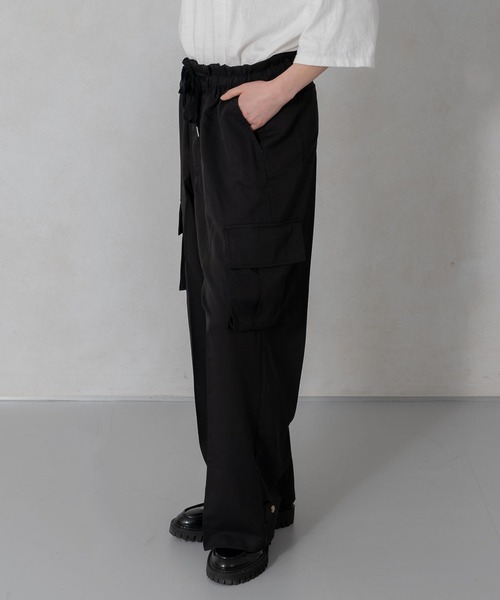 ONCILY(オンシェリー)の「WIDE STRAIGHT MILITARY CARGO PANTS / ワイドストレートミリタリーカーゴパンツ(カーゴパンツ・メンズ・アイボリー/ブルーグリーン/ブラック・LARGE/MEDIUM/SMALL)」の16枚目の写真