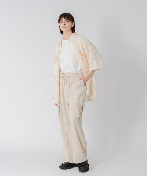ONCILY(オンシェリー)の「WIDE STRAIGHT MILITARY CARGO PANTS / ワイドストレートミリタリーカーゴパンツ(カーゴパンツ・メンズ・アイボリー/ブルーグリーン/ブラック・LARGE/MEDIUM/SMALL)」の9枚目の写真