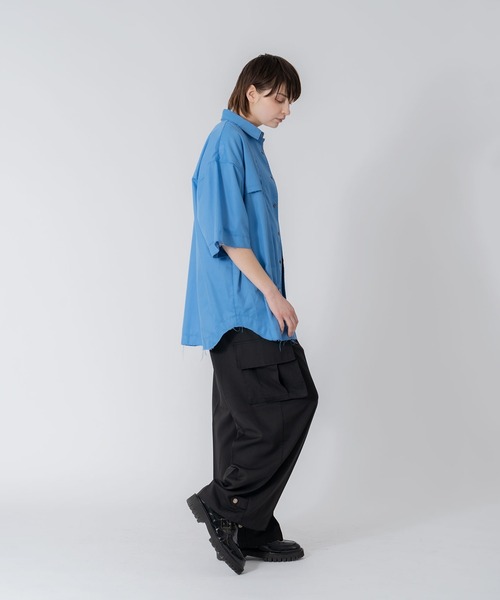 ONCILY(オンシェリー)の「WIDE STRAIGHT MILITARY CARGO PANTS / ワイドストレートミリタリーカーゴパンツ(カーゴパンツ・メンズ・アイボリー/ブルーグリーン/ブラック・LARGE/MEDIUM/SMALL)」の21枚目の写真