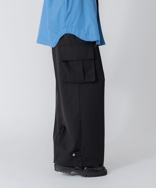 ONCILY(オンシェリー)の「WIDE STRAIGHT MILITARY CARGO PANTS / ワイドストレートミリタリーカーゴパンツ(カーゴパンツ・メンズ・アイボリー/ブルーグリーン/ブラック・LARGE/MEDIUM/SMALL)」の19枚目の写真