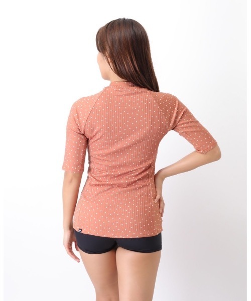 rip curl(リップカール)の「【RIPCURL(リップカール)】PREMIUM SURF ZIP THRU SS/水陸両用UPF 50レディース半袖ジップアップラッシュガード(水着)(ラッシュガード・レディース・ブラック/ブラウン・LARGE/MEDIUM/SMALL)」の8枚目の写真