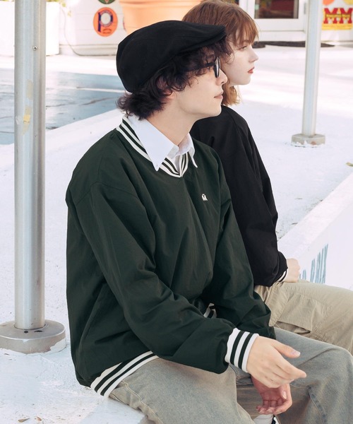 MUHET(ミュエータ)の「ラインVネックナイロントップス(その他トップス・レディース・ブラック/ダークグリーン・MEDIUM/X-LARGE)」の14枚目の写真