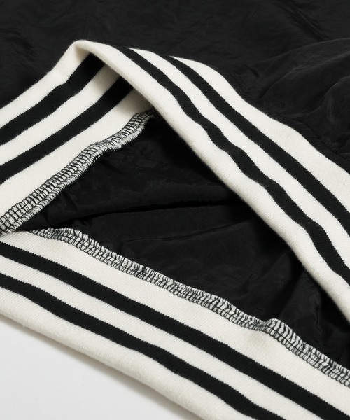 MUHET(ミュエータ)の「ラインVネックナイロントップス(その他トップス・レディース・ブラック/ダークグリーン・MEDIUM/X-LARGE)」の17枚目の写真