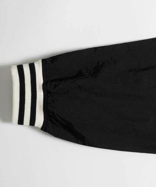 MUHET(ミュエータ)の「ラインVネックナイロントップス(その他トップス・レディース・ブラック/ダークグリーン・MEDIUM/X-LARGE)」の18枚目の写真