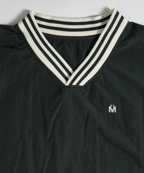 MUHET(ミュエータ)の「ラインVネックナイロントップス(その他トップス・レディース・ブラック/ダークグリーン・MEDIUM/X-LARGE)」の12枚目の写真