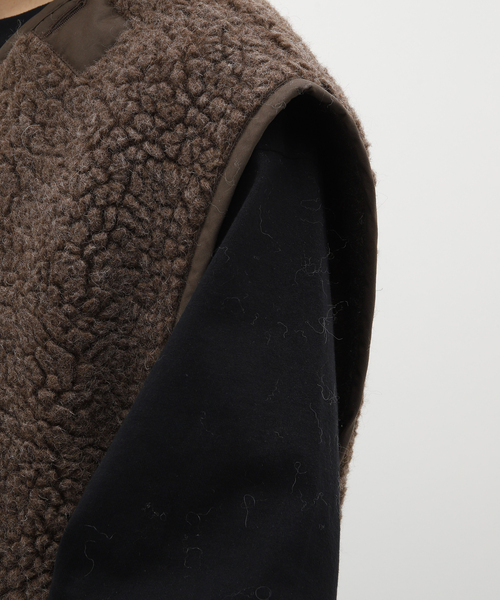 417 EDIFICE(フォーワンセブンエディフィス)の「【INNAT / インアット】 BOA FLEECE LINER VEST / ベスト(ブルゾン・メンズ・チャコールグレー/ブラウン・2)」の12枚目の写真