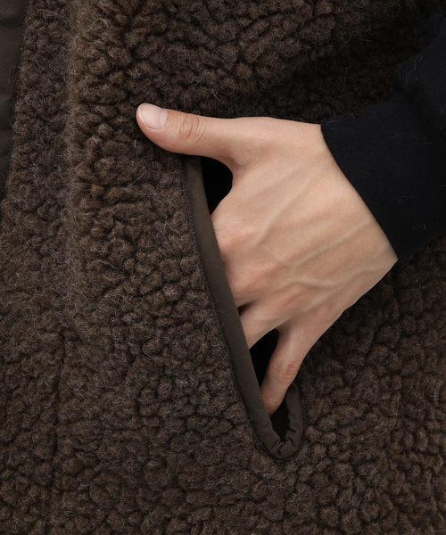 417 EDIFICE(フォーワンセブンエディフィス)の「【INNAT / インアット】 BOA FLEECE LINER VEST / ベスト(ブルゾン・メンズ・チャコールグレー/ブラウン・2)」の13枚目の写真