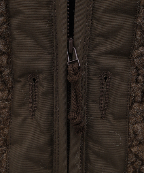 417 EDIFICE(フォーワンセブンエディフィス)の「【INNAT / インアット】 BOA FLEECE LINER VEST / ベスト(ブルゾン・メンズ・チャコールグレー/ブラウン・2)」の14枚目の写真