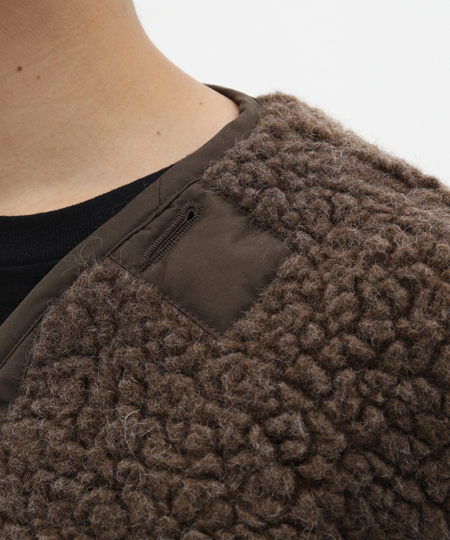 417 EDIFICE(フォーワンセブンエディフィス)の「【INNAT / インアット】 BOA FLEECE LINER VEST / ベスト(ブルゾン・メンズ・チャコールグレー/ブラウン・2)」の15枚目の写真