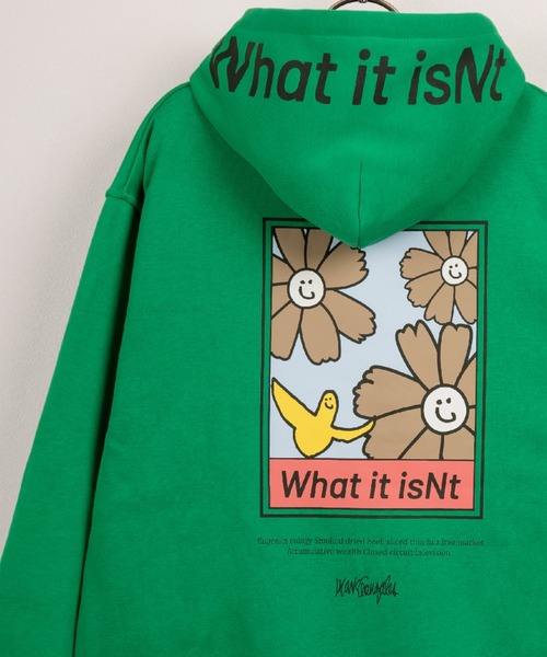 (What it isNt)ART BY MARKGONZALES(ワットイットイズント)の「【0】【(What it isNt) ART BY MARK GONZALES/ワットイットイズント マークゴンザレス】アートデザイン バック&フードロゴプリント フーディー プルパーカー リラックスフィット 裏起毛 24AW新柄追加(パーカー・レディース・レッド/ピンク/ブルー/イエロー/ホワイト/ホワイト系その他/グリーン系その他/グリーン系その他2/ブルー系その他/ピンク系その他2/ホワイト系その他2/イエロー系その他2/ブルー系その他2/イエロー系その他/ピンク系その他・M/L/XL)」の4枚目の写真